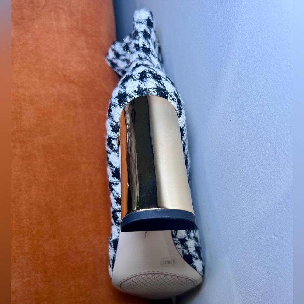 Jessica Simpson Xovira Houndstooth Heeled Bootie Black White Gold Heel - Picture 2 of 4